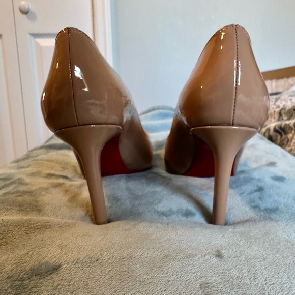 100% Authentic Christian Louboutin NO Matter 85 Peep Toe Pump Nude Patent - Picture 5 of 11
